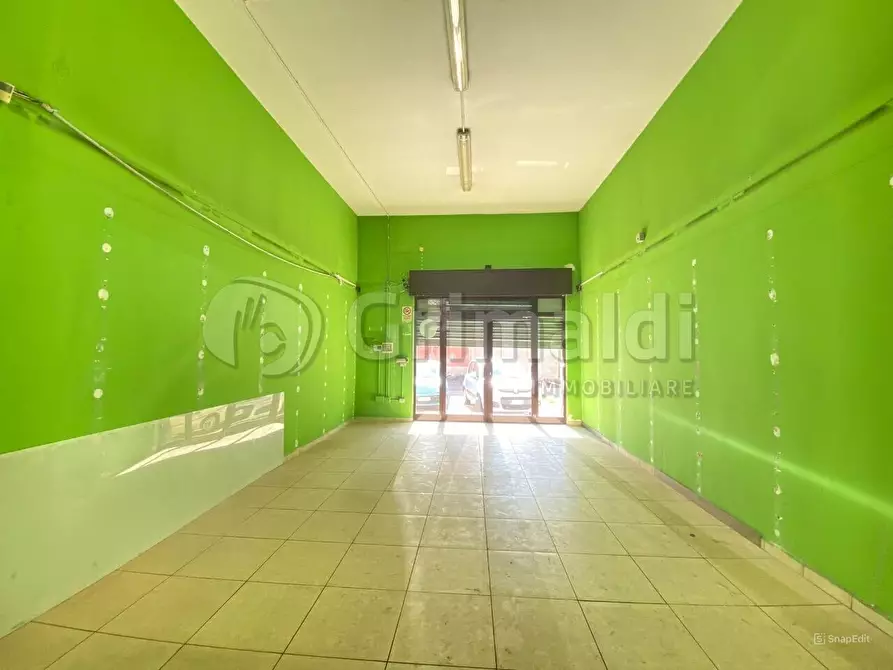 Immagine 2 di Locale commerciale in affitto  a Giugliano In Campania