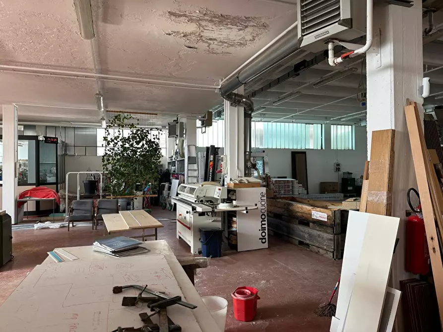 Immagine 16 di Laboratorio in vendita  in via Canturina 5 a Capiago Intimiano