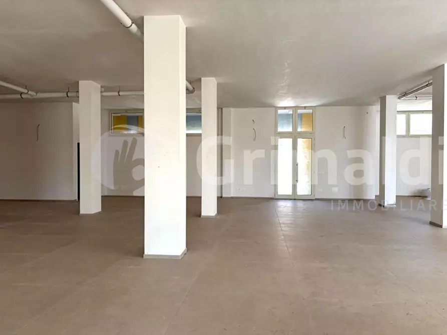 Immagine 11 di Showroom in vendita  in via lepanto a Gallipoli