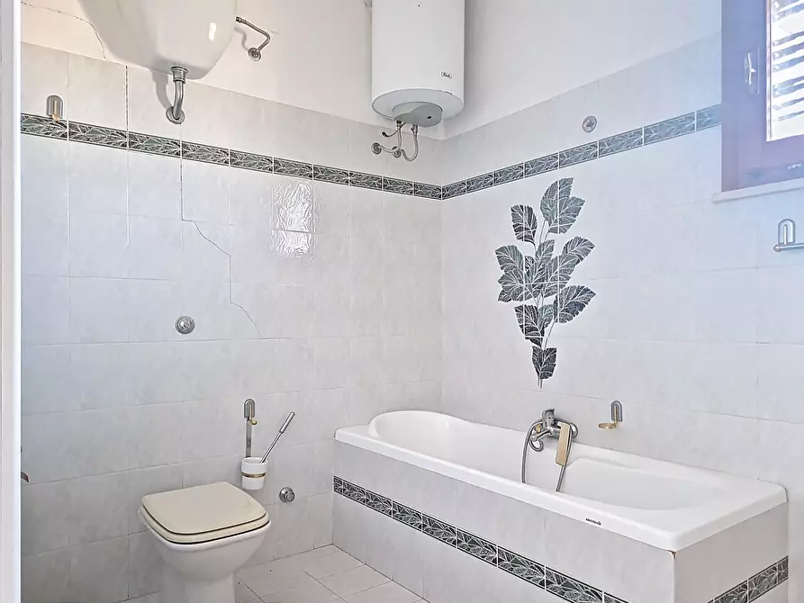 Immagine 28 di Pentalocale in vendita  in Via Fogazzaro Antonio 4 a Erchie