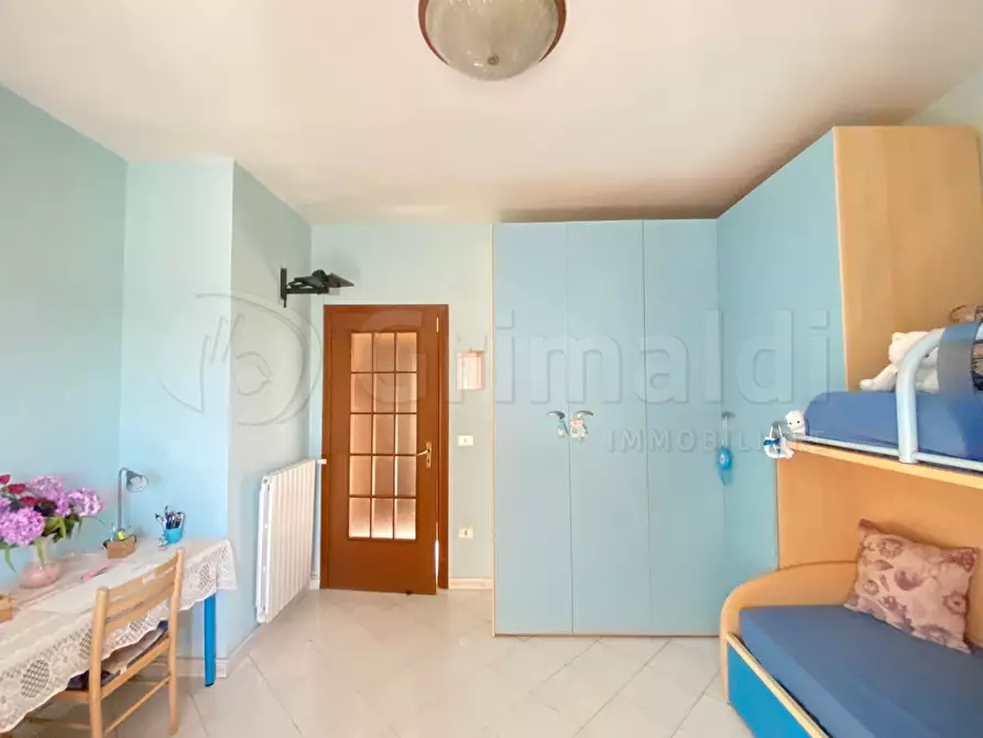 Immagine 13 di Trilocale in vendita  a Giugliano In Campania