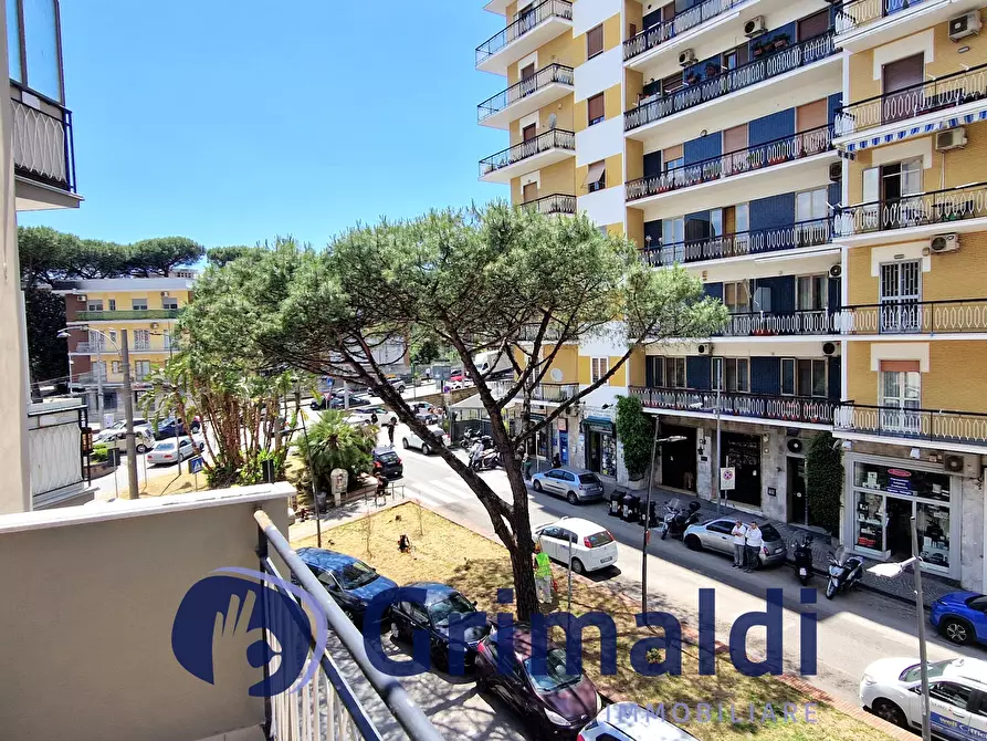 Immagine 11 di Quadrilocale in vendita  in Via Edoardo Nicolardi 2 a Napoli