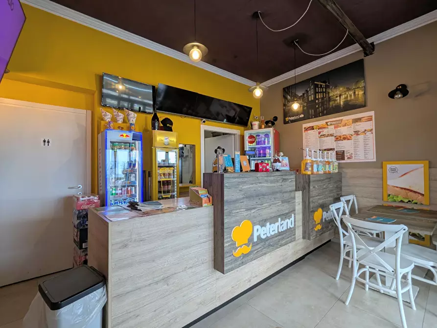Immagine 1 di Attività commerciale in vendita  in Viale Giacomo Matteotti 117 a Nettuno