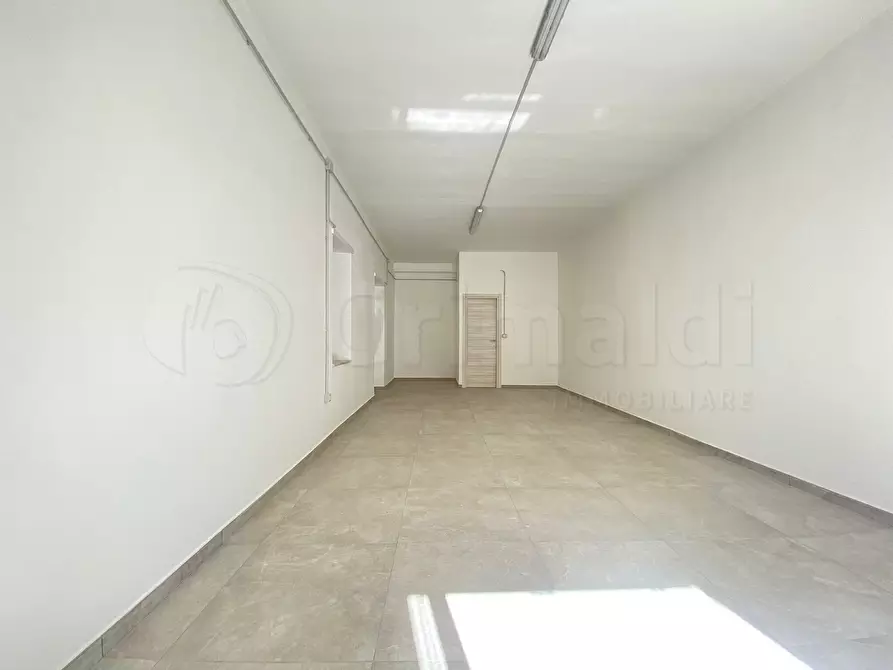 Immagine 1 di Locale commerciale in affitto  a Giugliano In Campania