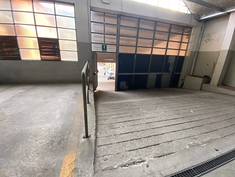 Immagine 2 di Capannone industriale in vendita  a Como