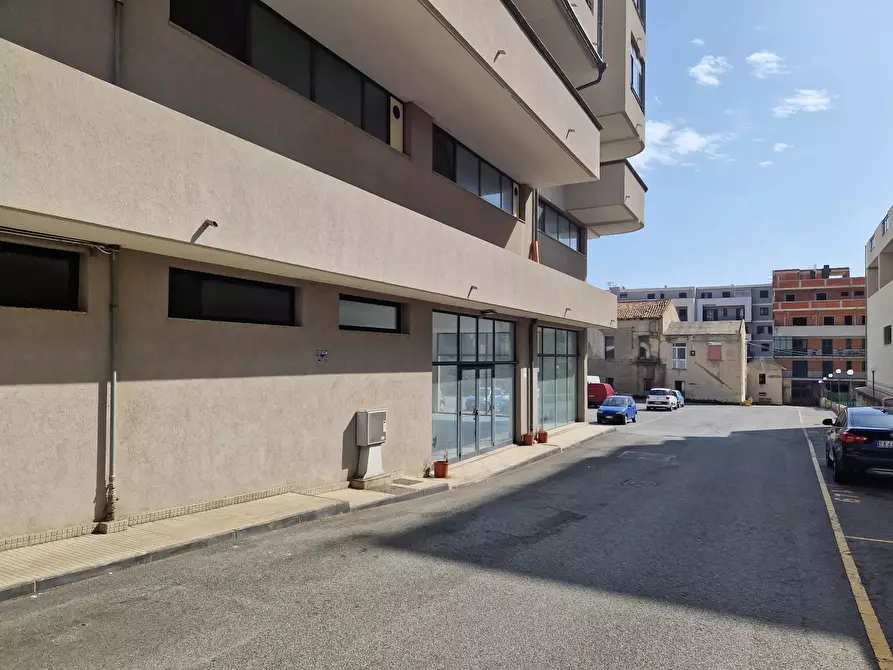 Immagine 8 di Locale commerciale in vendita  in Via Adolfo Celi 185 a Messina