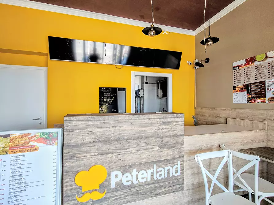 Immagine 8 di Attività commerciale in vendita  in Viale Giacomo Matteotti 117 a Nettuno