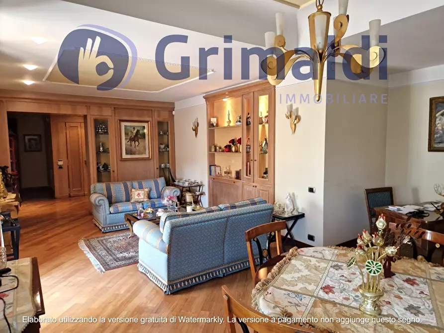 Immagine 12 di Pentalocale in vendita  in Via Pietro Castellino 141 a Napoli