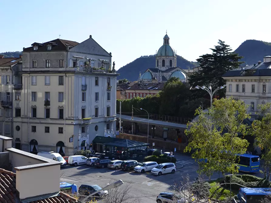 Immagine 8 di Trilocale in affitto  in Piazza De Orchi 1 a Como