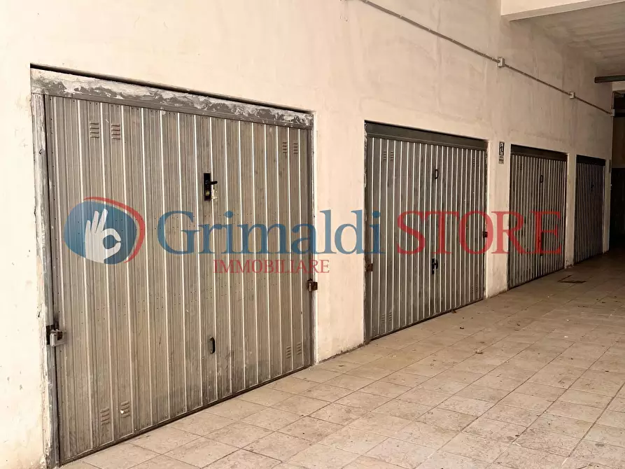 Immagine 4 di Garage in vendita  in Via Ettore D'Amore 16 a Lecce