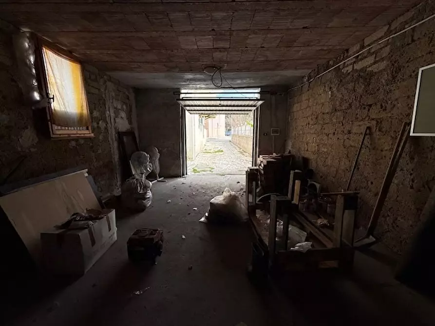 Immagine 15 di Magazzino in vendita  in Viale Guglielmo Marconi 229 a Anzio