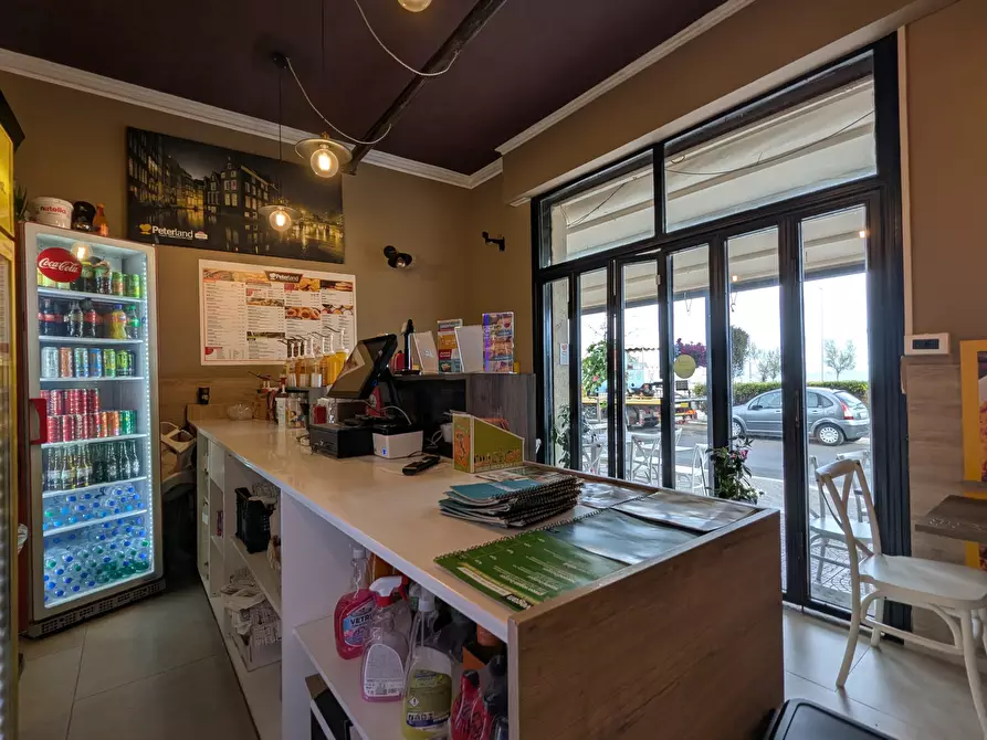 Immagine 5 di Attività commerciale in vendita  in Viale Giacomo Matteotti 117 a Nettuno