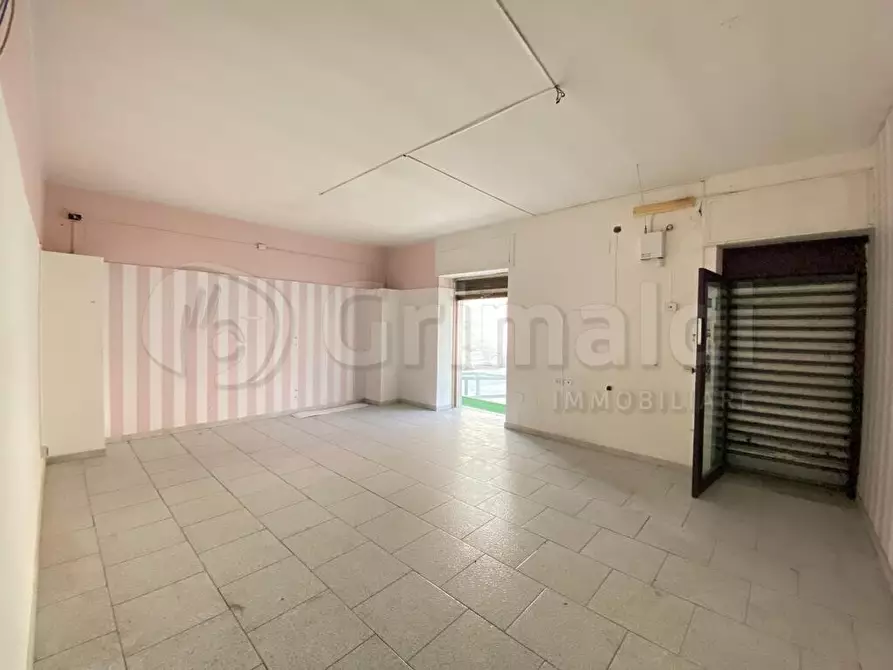 Immagine 6 di Locale commerciale in affitto  a Giugliano In Campania