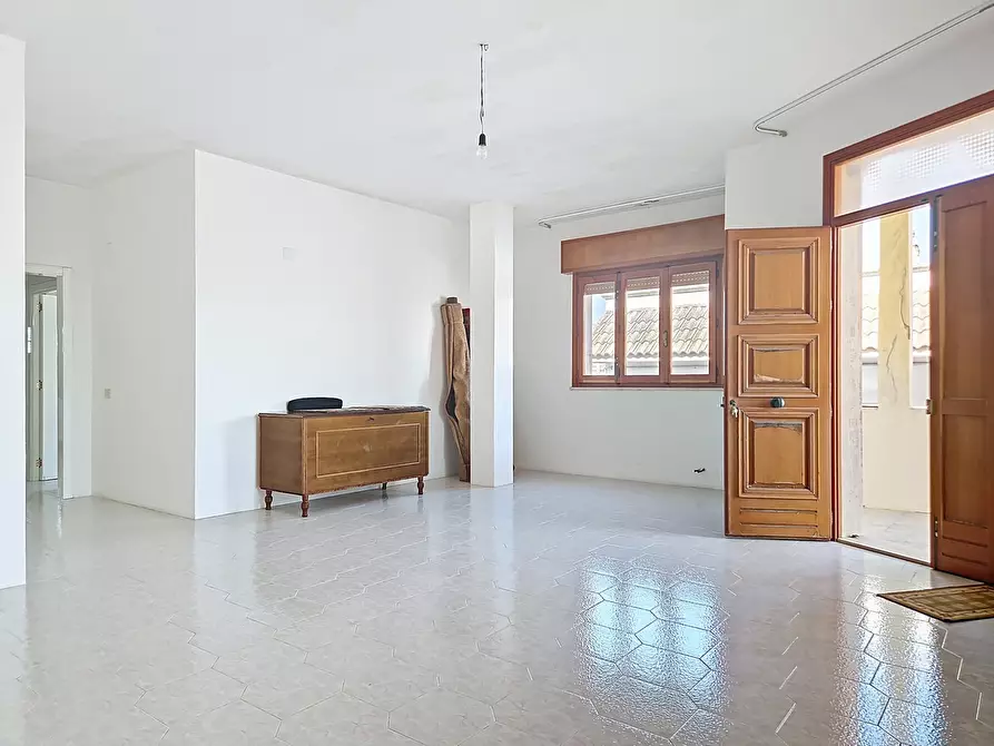 Immagine 4 di Pentalocale in vendita  in Via Fogazzaro Antonio 4 a Erchie