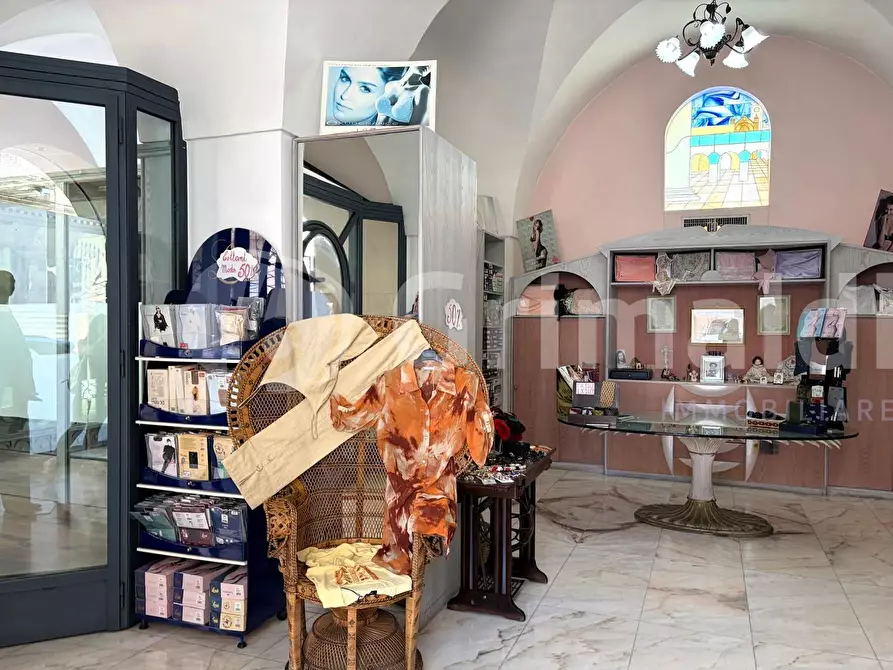 Immagine 33 di Locale commerciale in vendita  in Via Aldo Moro 89 a Tuglie