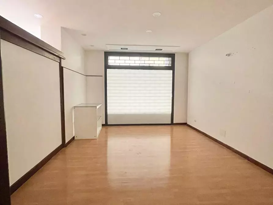 Immagine 10 di Locale commerciale in affitto  in Via G. D'Annunzio 61 a Lecce