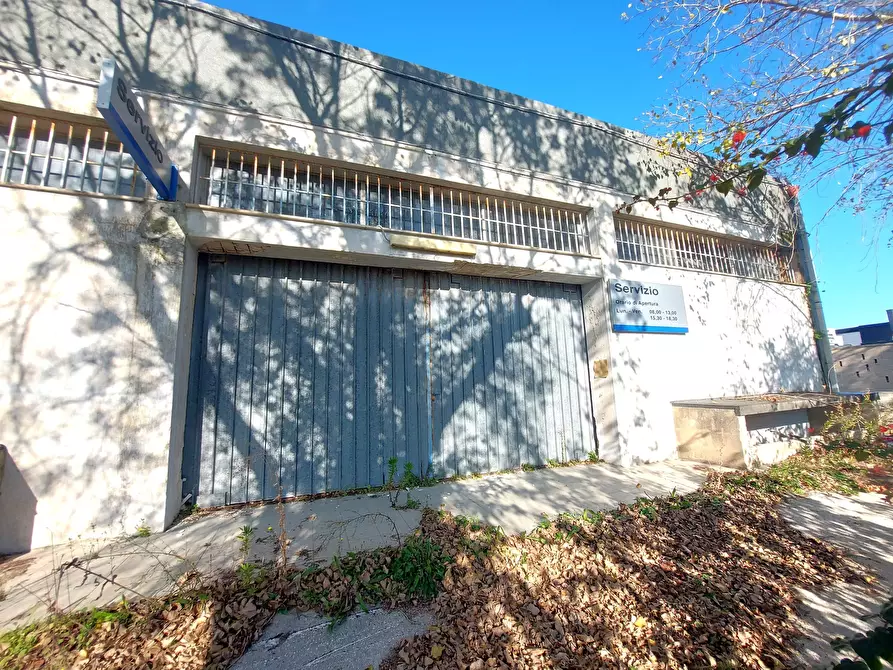 Immagine 6 di Attività artigianale in vendita  in Via Enrico Fermi 25 a Brindisi