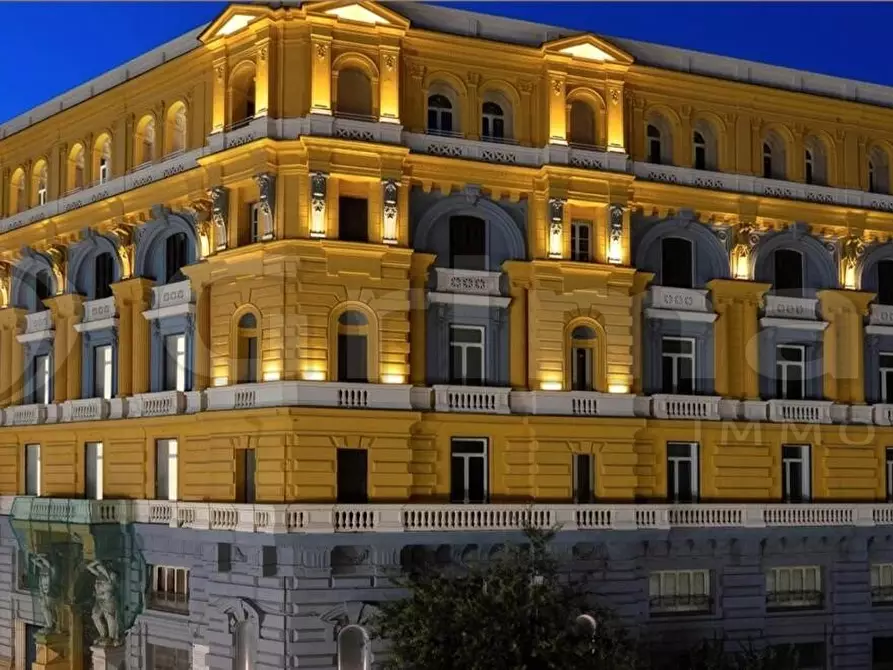 Immagine 1 di Trilocale in vendita  in Piazza Nicola Amore 2 a Napoli