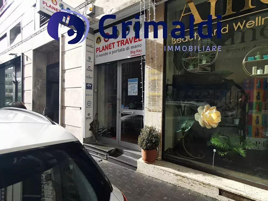 Immagine 1 di Locale commerciale in affitto  a Napoli
