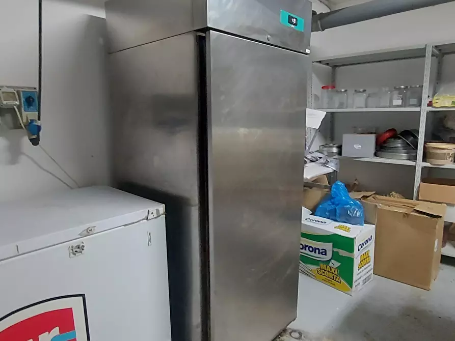 Immagine 45 di Locale commerciale in vendita  in Viale Porta Pia 5 a Brindisi