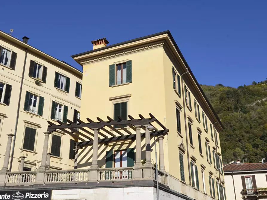 Immagine 3 di Trilocale in affitto  in Piazza De Orchi 1 a Como