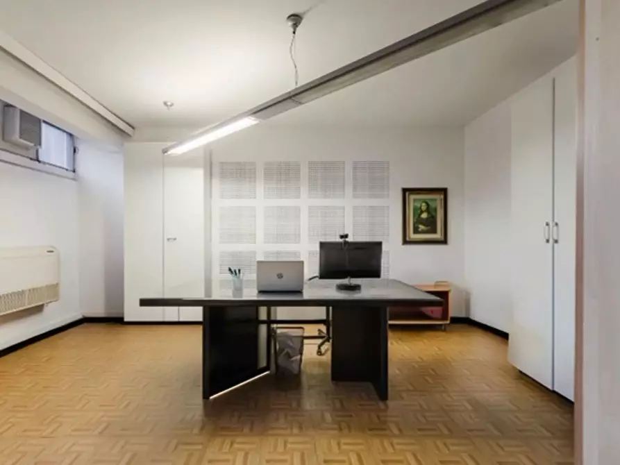 Immagine 11 di Ufficio in vendita  in Viale Paolo Onorato Vigliani 13 a Milano