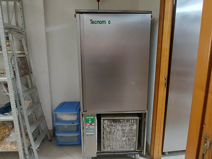 Immagine 28 di Locale commerciale in vendita  in Viale Porta Pia 5 a Brindisi