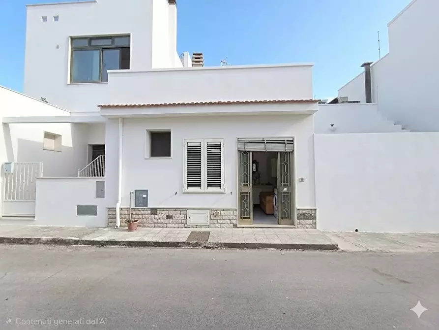 Immagine 2 di Casa indipendente in vendita  in Via Silvio Pellico 20 a Melendugno