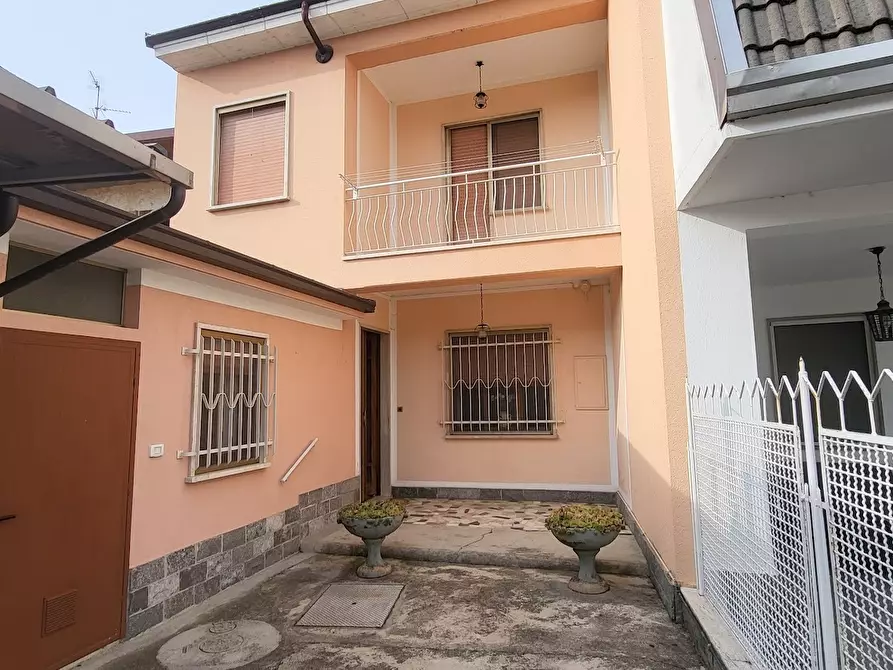 Immagine 1 di Casa indipendente in vendita  a Villata