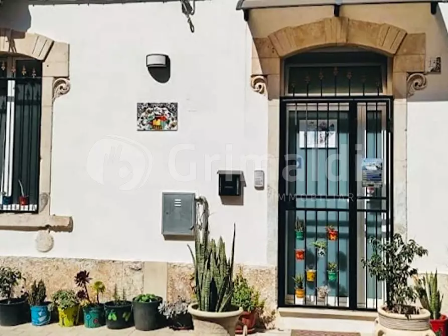 Immagine 1 di Casa indipendente in vendita  in Via Milano 13 a Siracusa