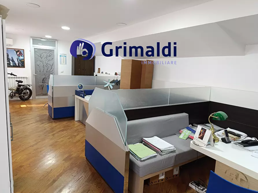 Immagine 6 di Ufficio in affitto  a Napoli
