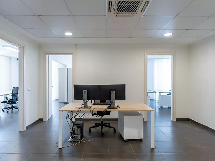 Immagine 4 di Ufficio in vendita  in Via Colonnello Archimede Costadura 2C a Lecce