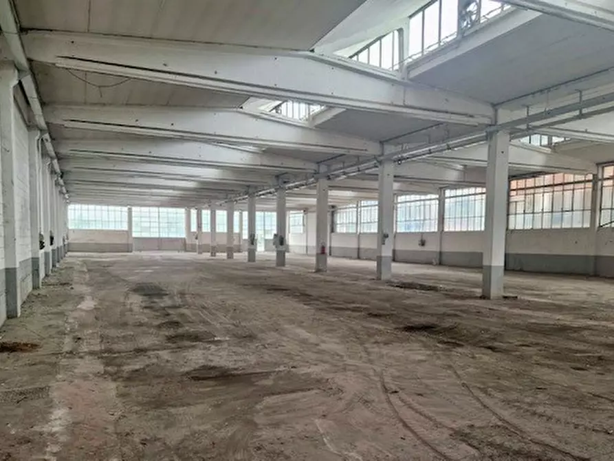 Immagine 5 di Attività artigianale in vendita  in VIA TRIESTE 37 a Erba