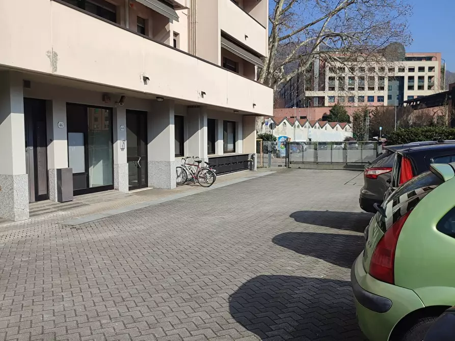 Immagine 1 di Garage in affitto  in Viale Aldo Moro 44 a Como