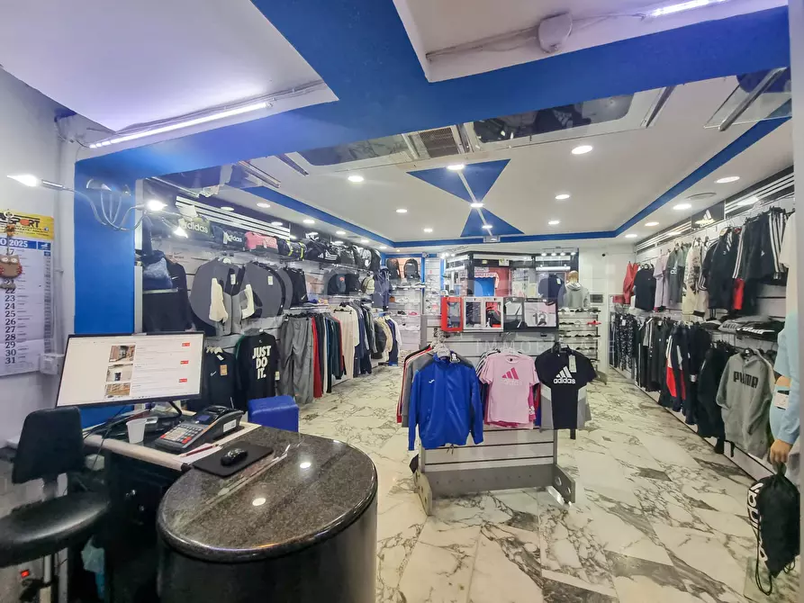 Immagine 6 di Locale commerciale in vendita  in Viale Zecchino 81 a Siracusa