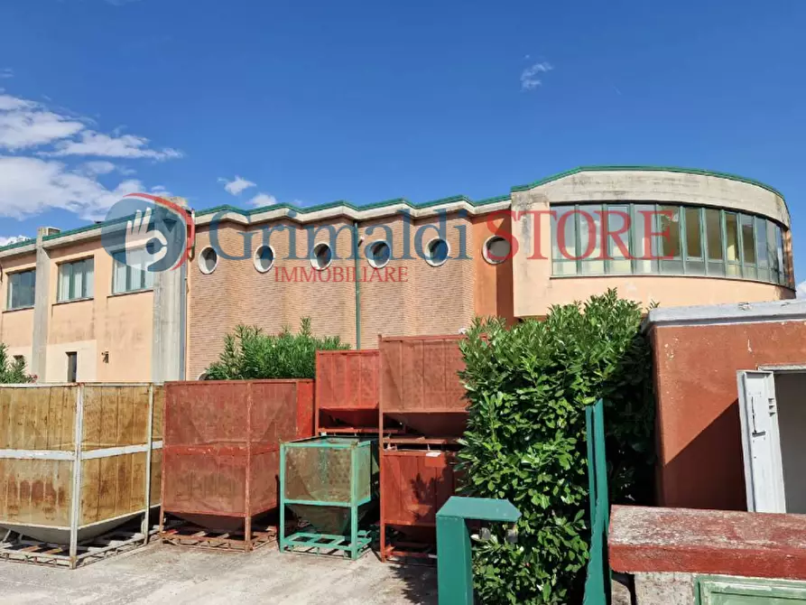 Immagine 9 di Locale commerciale in vendita  in Contrada Piana , SP 29 a Benevento