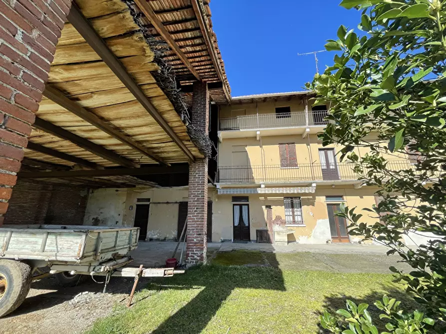 Immagine 13 di Rustico / casale in vendita  in Via Roma 4343 a Fara Novarese