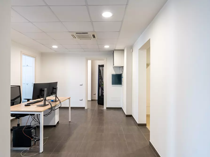 Immagine 2 di Ufficio in vendita  in Via Colonnello Archimede Costadura 2C a Lecce