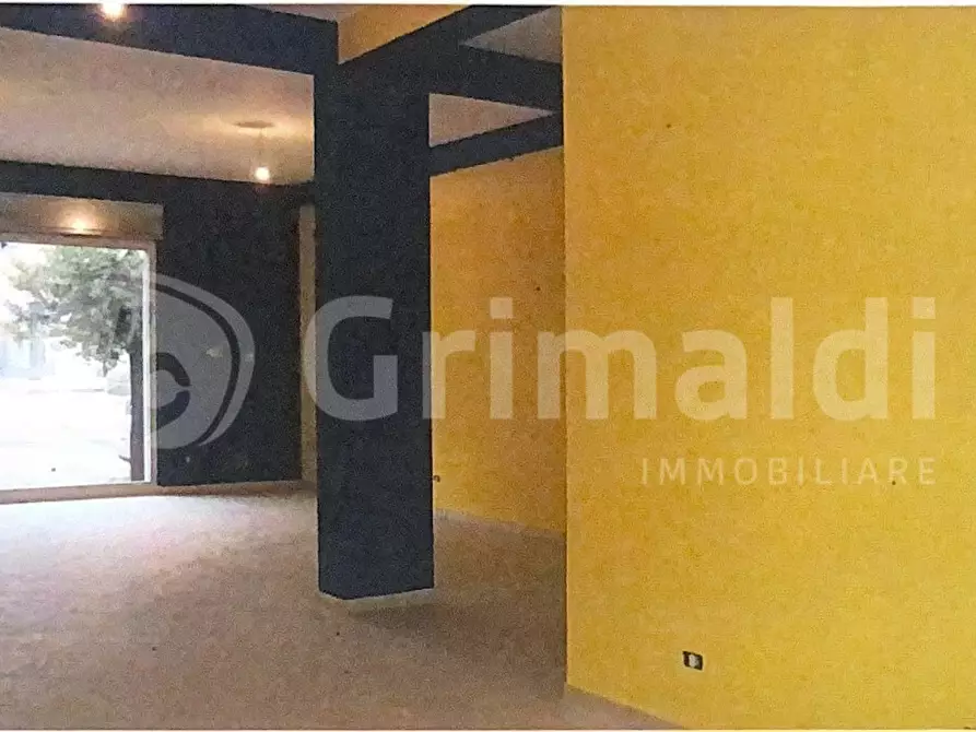 Immagine 4 di Locale commerciale in affitto  in Corso Trieste 86/bis a Telese Terme