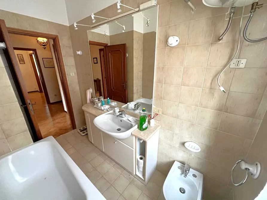 Immagine 28 di Trilocale in vendita  in Via Benadir 56 a Vercelli