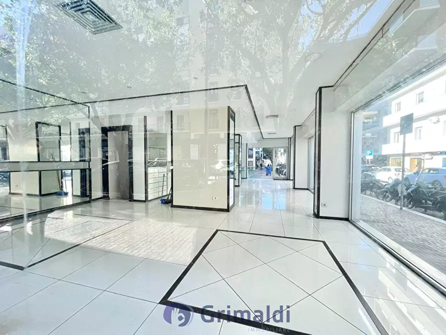 Immagine 7 di Locale commerciale in affitto  in Via M. Renato Imbriani 57 a Lecce