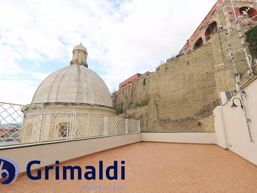 Immagine 1 di Quadrilocale in vendita  in Via Chiatamone a Napoli