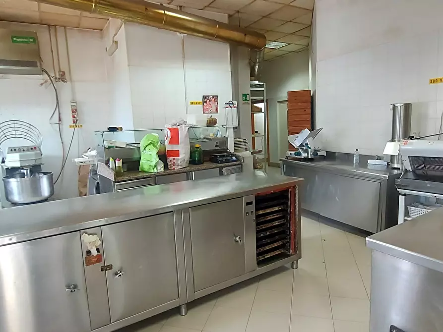 Immagine 10 di Locale commerciale in vendita  in Viale Porta Pia 5 a Brindisi