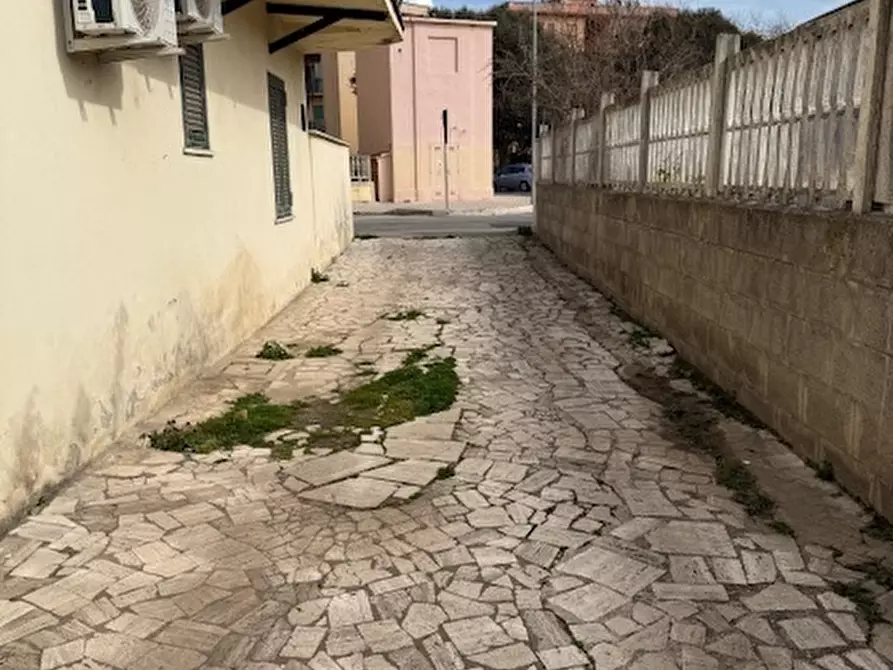 Immagine 20 di Magazzino in vendita  in Viale Guglielmo Marconi 229 a Anzio