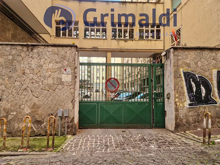 Immagine 6 di Garage in vendita  a Napoli