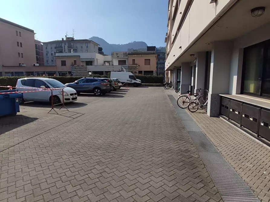 Immagine 2 di Garage in affitto  in Viale Aldo Moro 44 a Como
