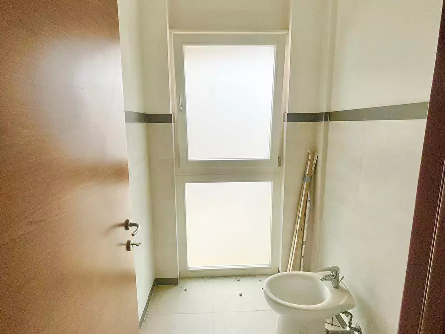 Immagine 14 di Ufficio in affitto  in Via Taranto 185 a Lecce