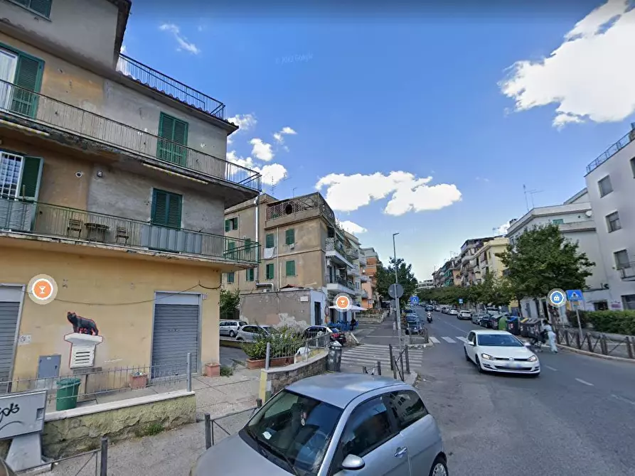 Immagine 3 di Locale commerciale in vendita  in Via Pietro Bembo 2 a Roma