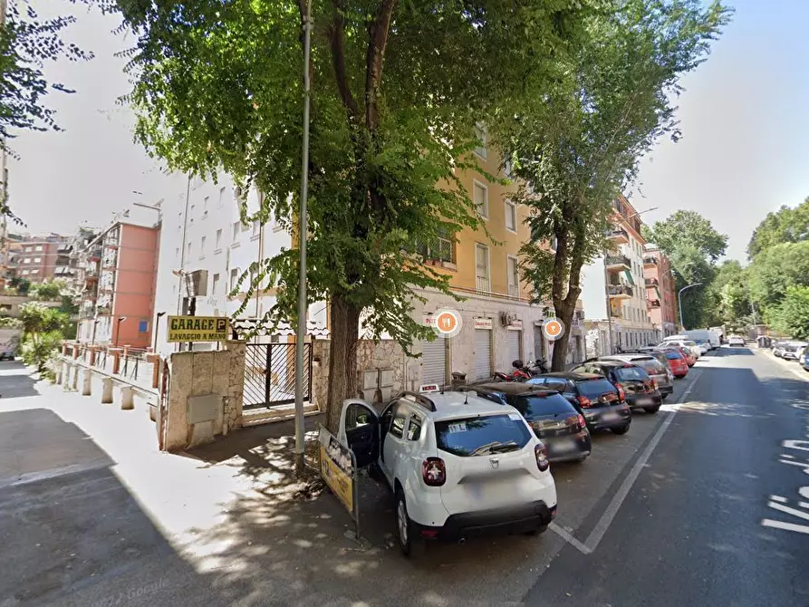 Immagine 1 di Bilocale in vendita  in Via di Donna Olimpia 14 a Roma