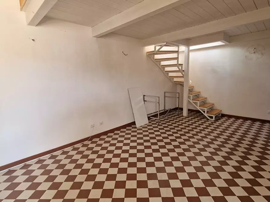 Immagine 51 di Quadrilocale in affitto  a Sarzana